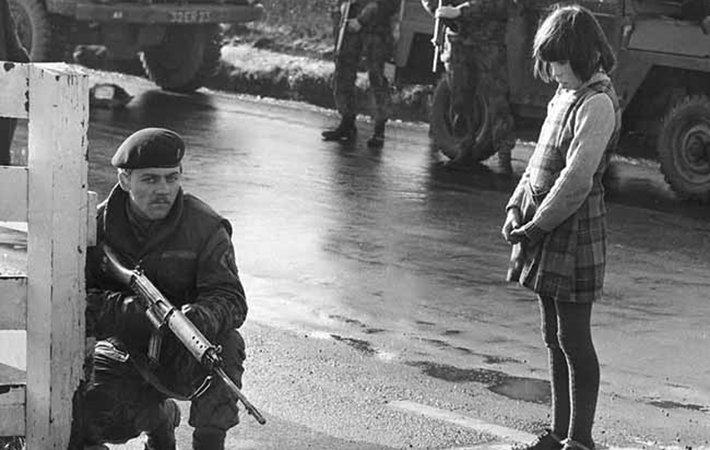MI-northern-ireland-troubles-soldier-girl